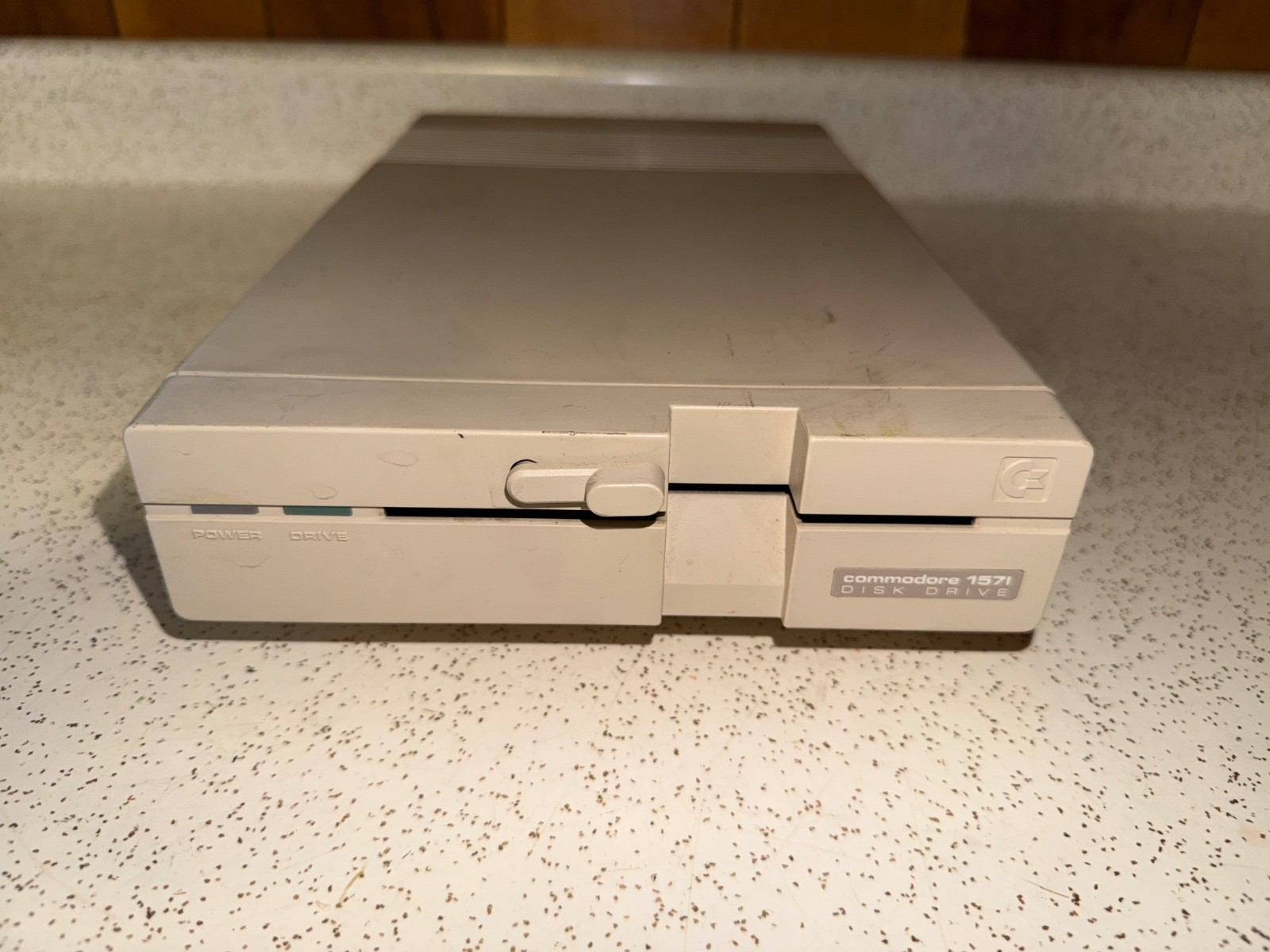 Commodore 1571 Floppy Disk Drive Tested to Power Up. Commodore 1571 Floppy Disk Drive Tested to Power Up.