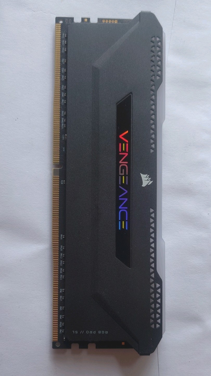 1 Corsair CMW16GX4M2C3200C16 3200 MHz RGB PRO SL 16GB DDR4 SDRAM - Black 