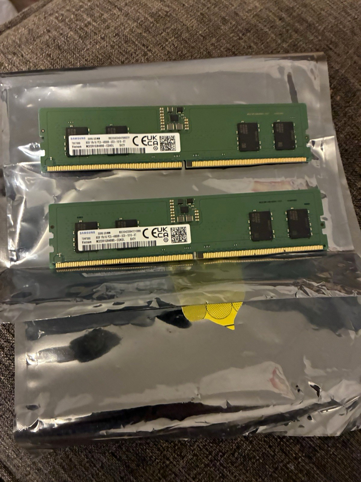 Samsung 16GB (2x8GB) DDR5 UDIMM PC5-4800B 288-Pin RAM M323R1GB4BB0