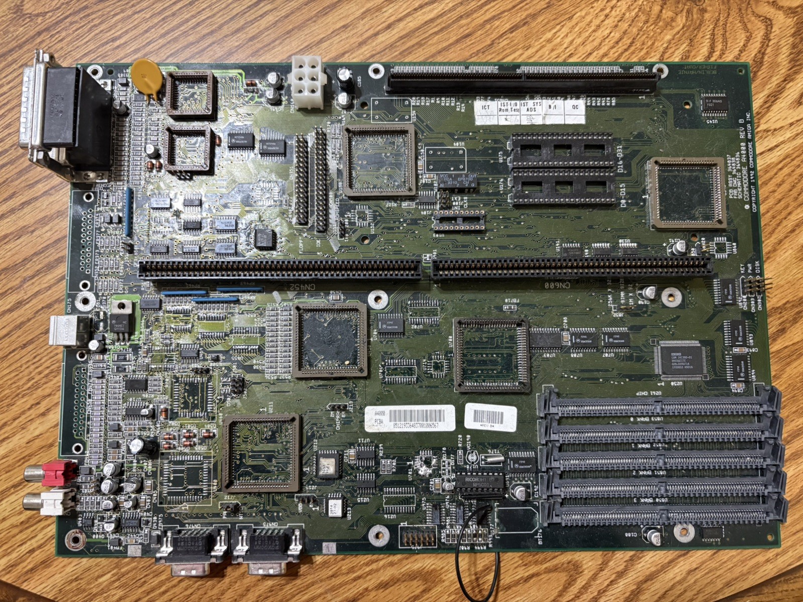 Commodore Amiga 4000 Motherboard Rev B - As is for parts or repair Commodore Amiga 4000 Motherboard Rev B - As is for parts or repair
