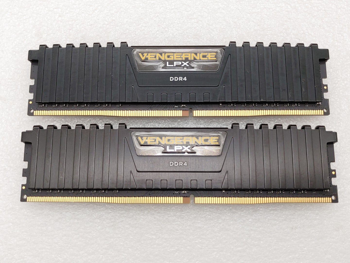 Corsair VENGEANCE LPX 16GB (2x8GB) 3000MHz DDR4 UDIMM w/ XMP CMK16GX4M2B3000C15