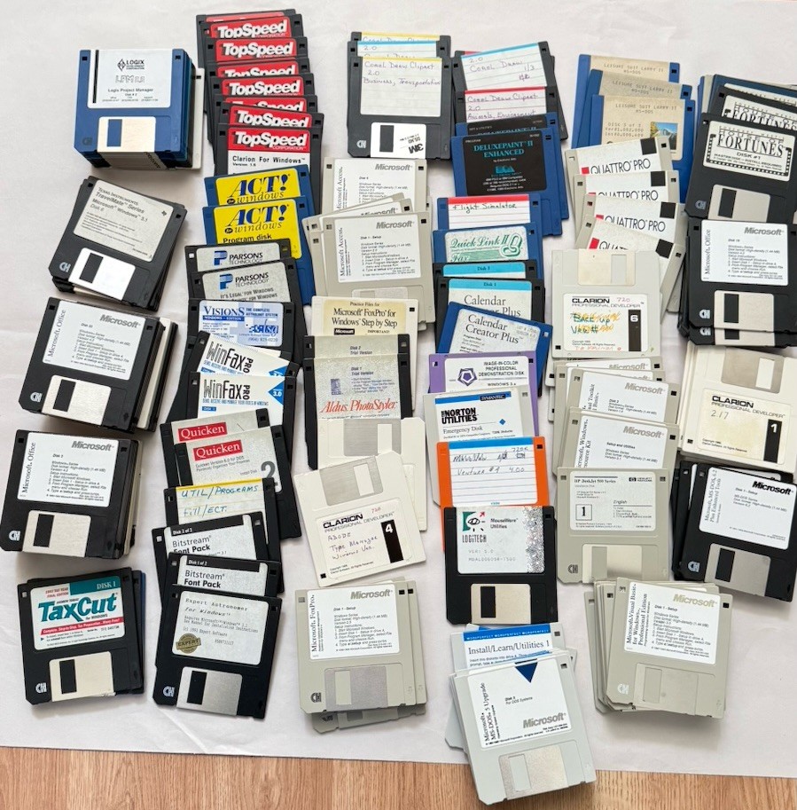 Vintage 3.5” Floppy Disks – Microsoft Software, DOS & PC Games. Lot of 170 Vintage 3.5” Floppy Disks – Microsoft Software, DOS & PC Games. Lot of 170