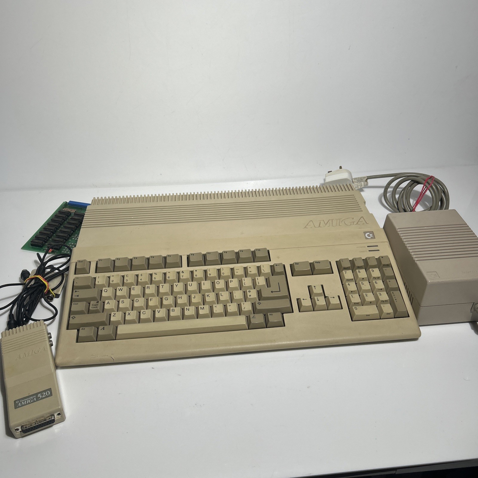Commodore Amiga 500 1mb With Accessories And Games Commodore Amiga 500 1mb With Accessories And Games
