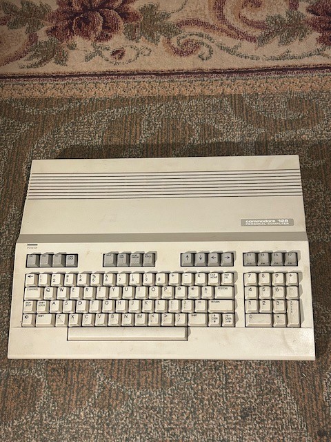 Commodore 128 Vintage Computer Untested Good Physical Condition Oct 1985 No PS