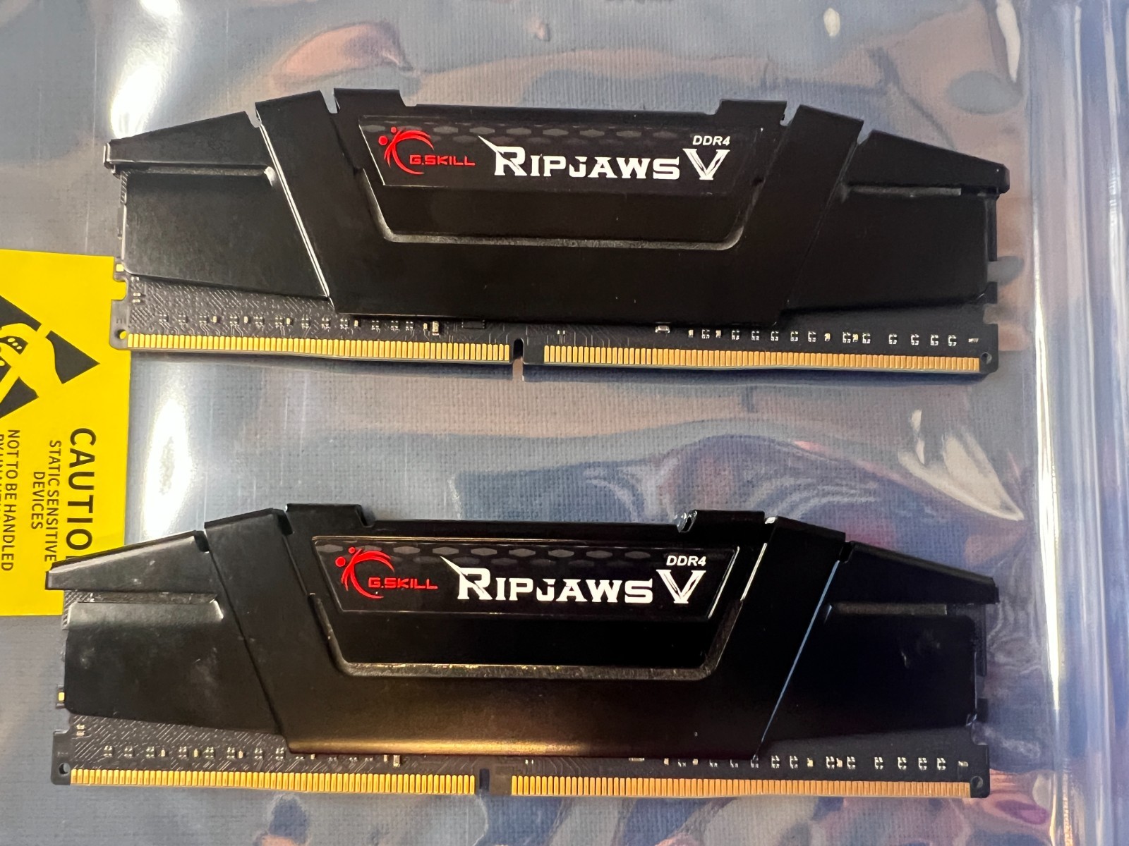 G.Skill Ripjaws V DDR4 kit 32 GB: 2 x 16 GB DIMM F4-4000C18D-32GVK