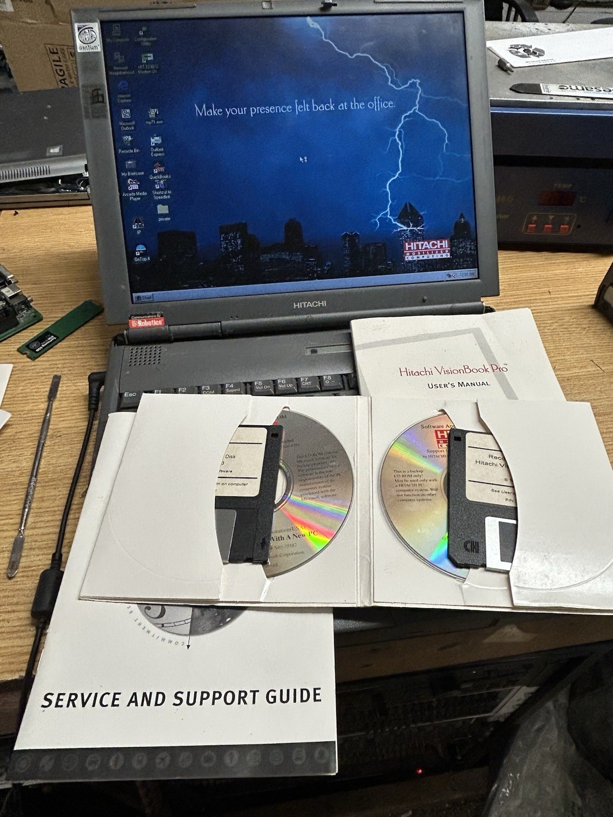 Vintage Hitachi VisionBook Pro 7590 Pentium MMX 266MHz Windows 95 WORKING Vintage Hitachi VisionBook Pro 7590 Pentium MMX 266MHz Windows 95 WORKING