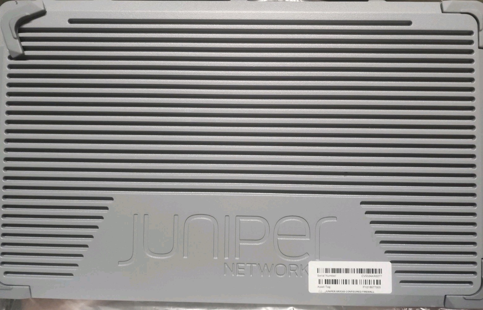 **New Juniper SRX300-SYS-JB SRX300 Services Gateway 8GE, 4G RAM