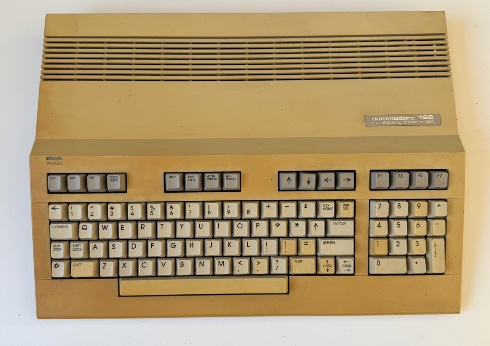 Commodore 128 Computer - for parts -Does not power on. No cords-READ DESCRIPTION Commodore 128 Computer - for parts -Does not power on. No cords-READ DESCRIPTION