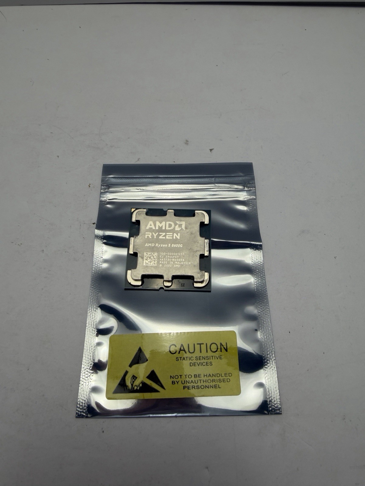 AMD Ryzen 5 8600G 6-Core 4.3 GHz Socket AM5 65W - LIGHTLY USED