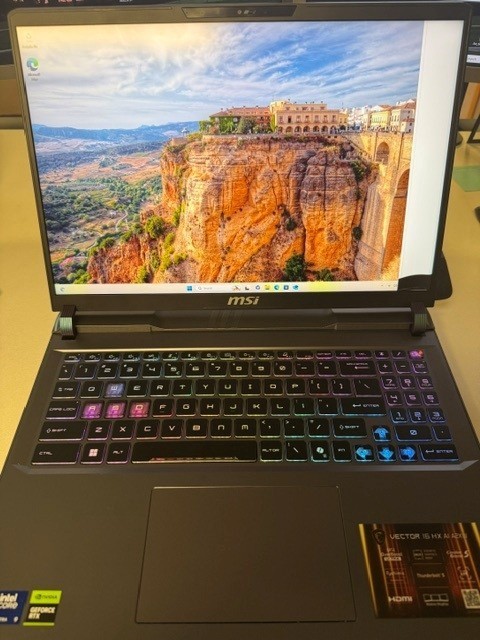 MSI Vector 16 HX AI A2XW 16 MSI Vector 16 HX AI A2XW 16