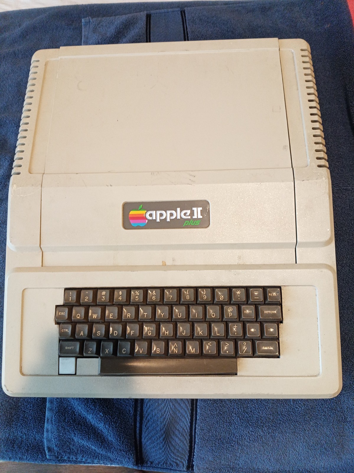 Vintage Apple II Plus Computer - Untested, As-Is For Parts / Restoration Vintage Apple II Plus Computer - Untested, As-Is For Parts / Restoration