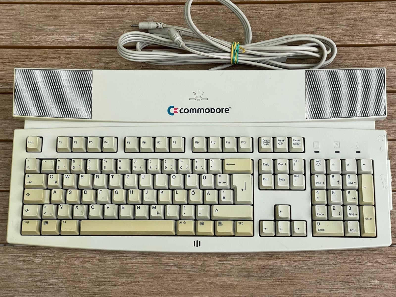 Vintage Commodore SK-5002W-2D Multimedia Keyboard Built-in Speakers Retro PC