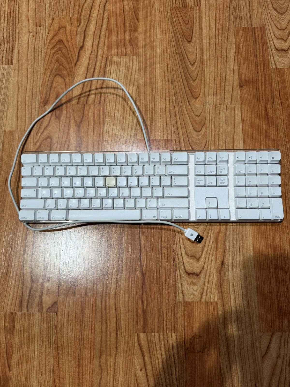 Vintage Apple Mac A1048 White Wired Keyboard w/ 2 USB Ports TESTED & CLEAN Vintage Apple Mac A1048 White Wired Keyboard w/ 2 USB Ports TESTED & CLEAN