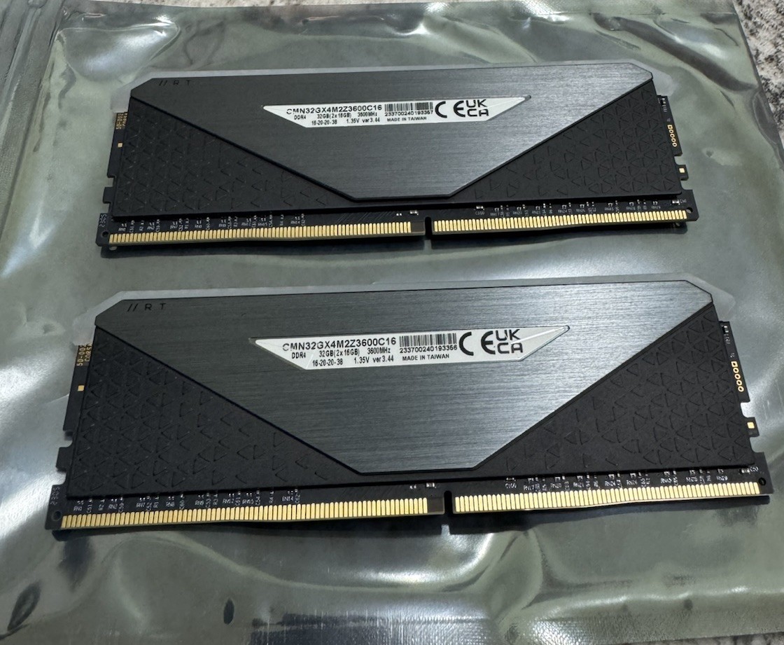 Corsair Vengeance RGB RT 32GB (2x16GB) DDR4 3600MHz C16 (CMN32GX4M2Z3600C16)