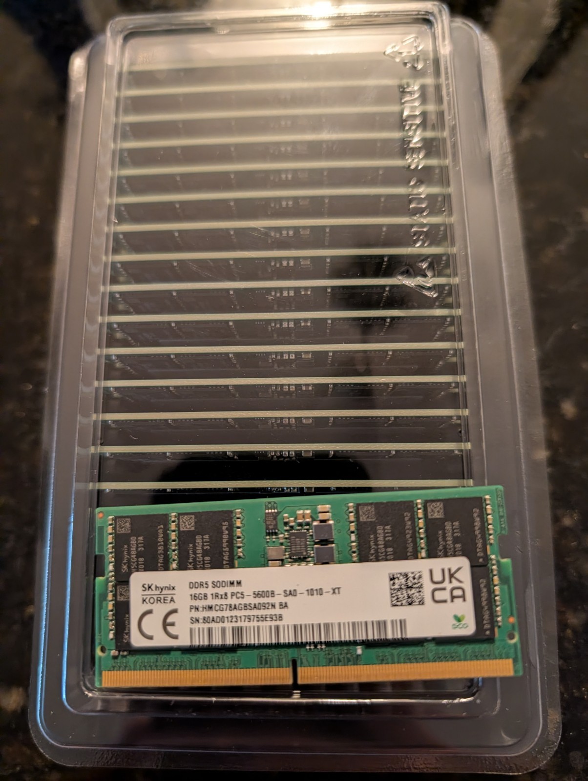 Lot 16 256GB (16x16) - SK hynix 16GB DDR5 1Rx8 PC5-5600B SODIMM Memory