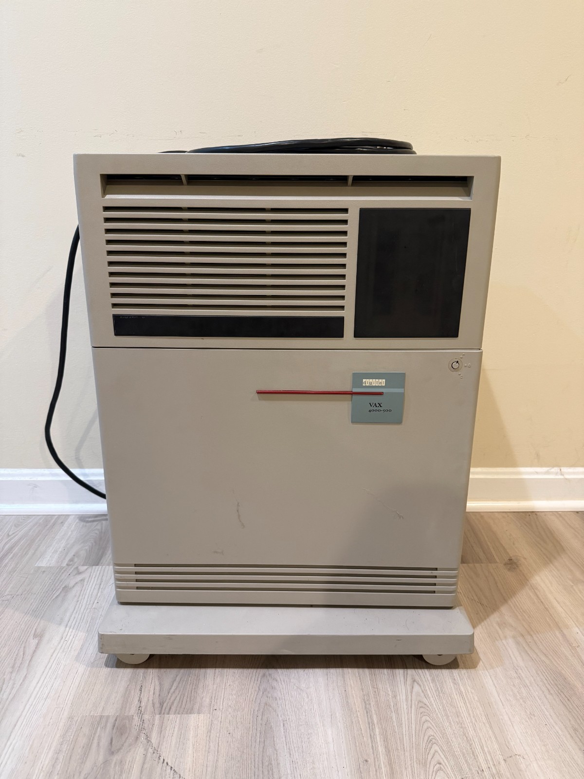 DEC VAX 4000-500 - Vintage - excellent condition - UPS shipping DEC VAX 4000-500 - Vintage - excellent condition - UPS shipping
