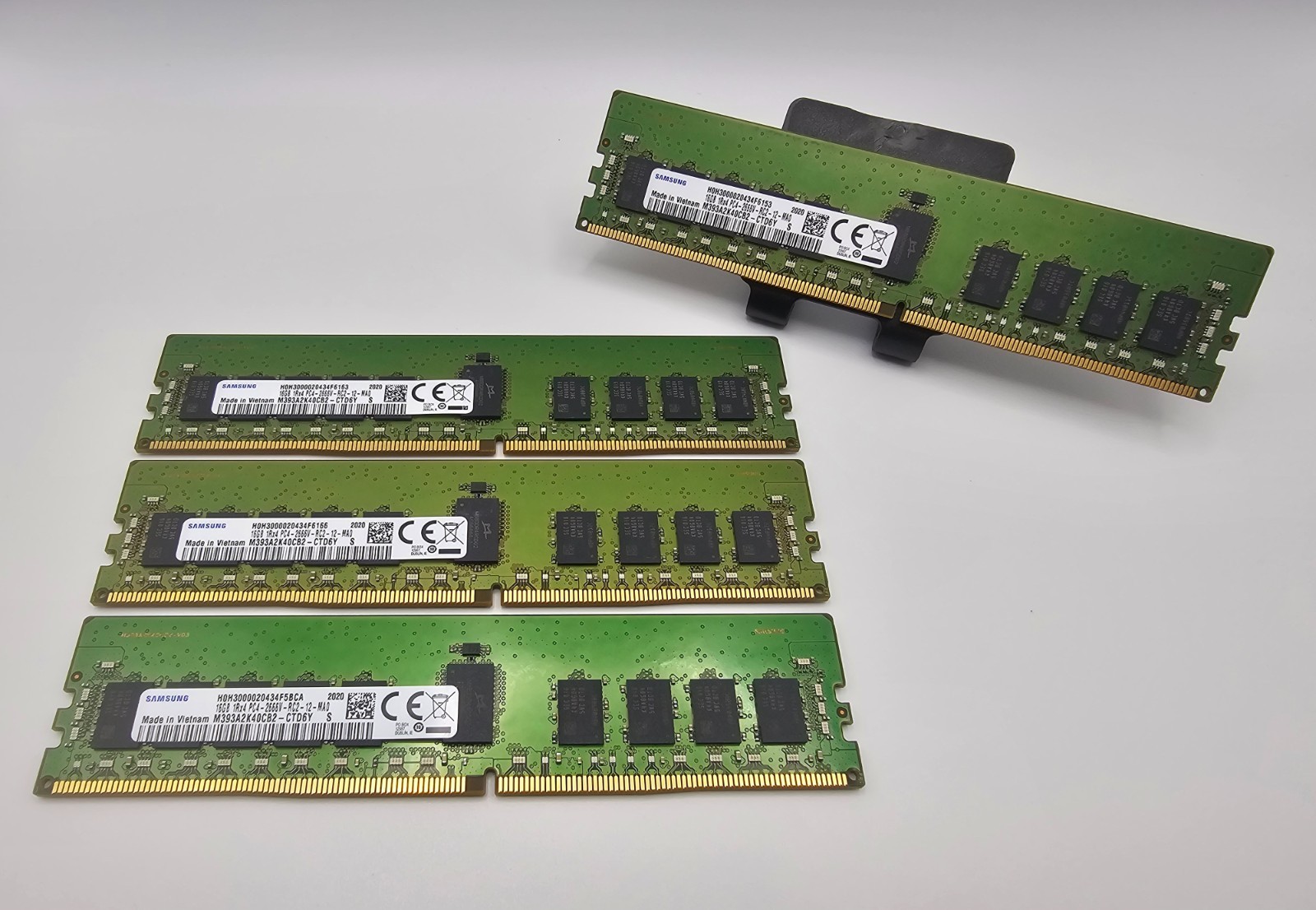 Samsung 64GB (4x16GB) DDR4 PC4-2666V M393A2K40CB2-CTD6Y