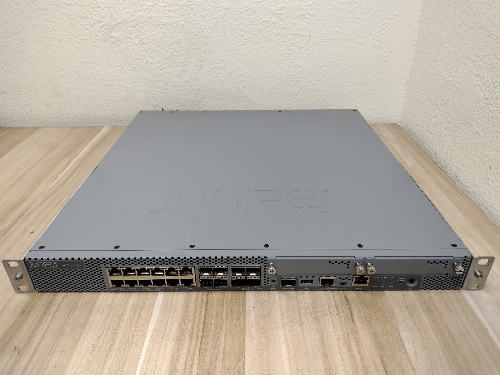 Juniper SRX1500 Services Gateway Services Firewall Enterprise Security-SYS-JB-AC