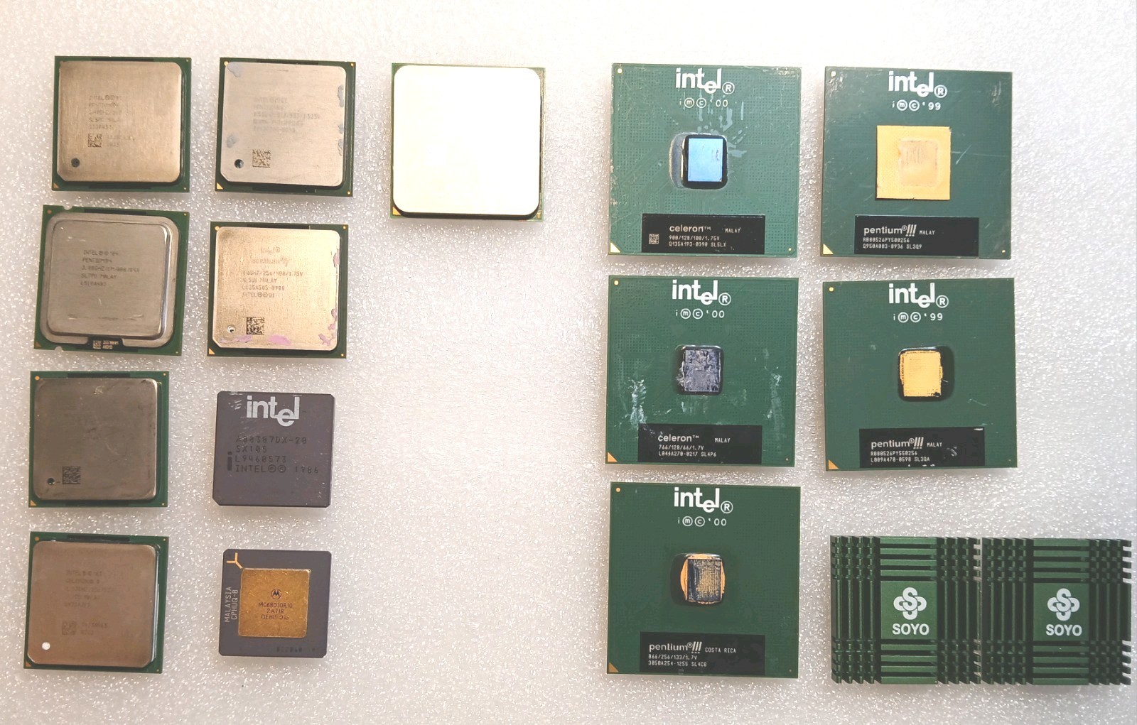 Vintage CPU Lot (14) Intel Pentium AMD Athlon Motorola AS-IS Untested Vintage CPU Lot (14) Intel Pentium AMD Athlon Motorola AS-IS Untested