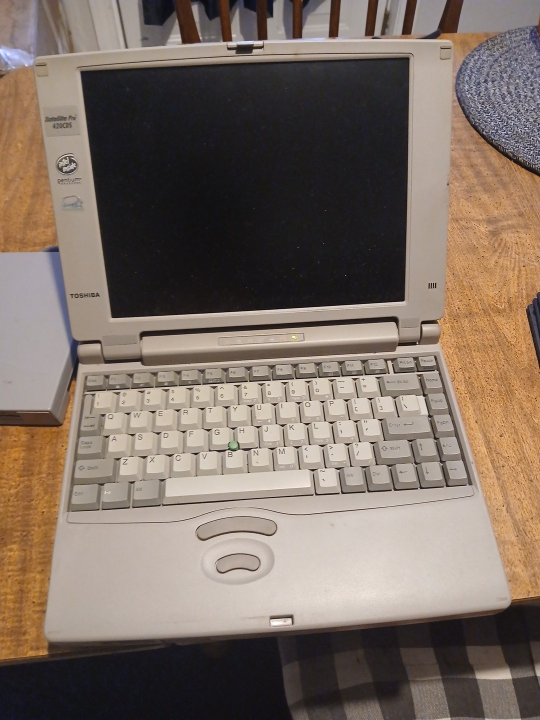 Toshiba Satellite Pro 420CDS Vintage Laptop For Parts Repair Toshiba Satellite Pro 420CDS Vintage Laptop For Parts Repair