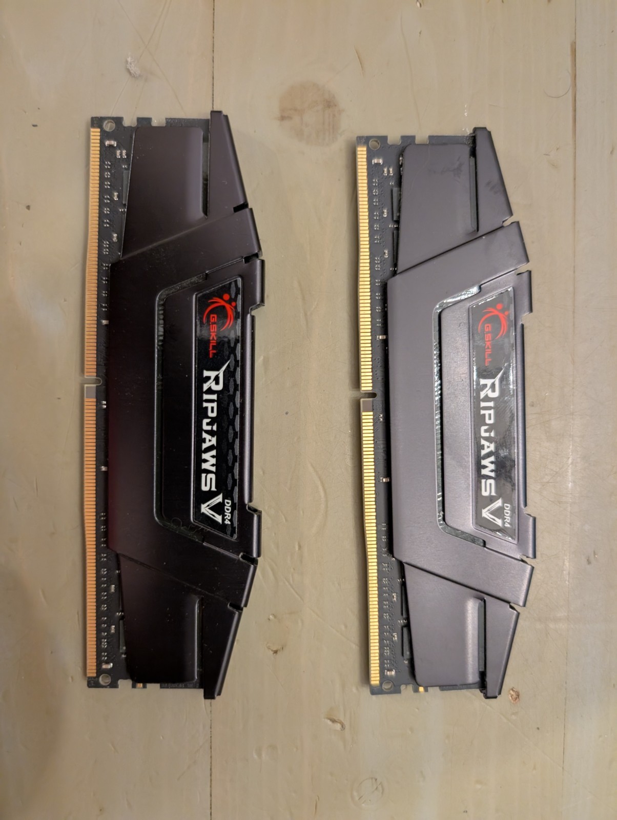G.SKILL Ripjaws V 32GB (2x16GB) DDR4-3200 PC4-25600 XMP 288-Pin DIMM