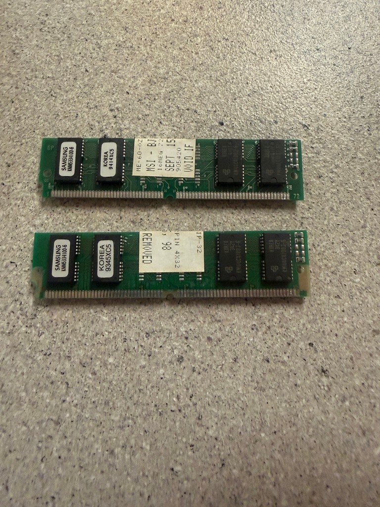 LOT OF 2 VINTAGE SAMSUNG 16 MEG DIMM 168 PIN DIMM MEMORY RAM. UNTESTED LOT OF 2 VINTAGE SAMSUNG 16 MEG DIMM 168 PIN DIMM MEMORY RAM. UNTESTED