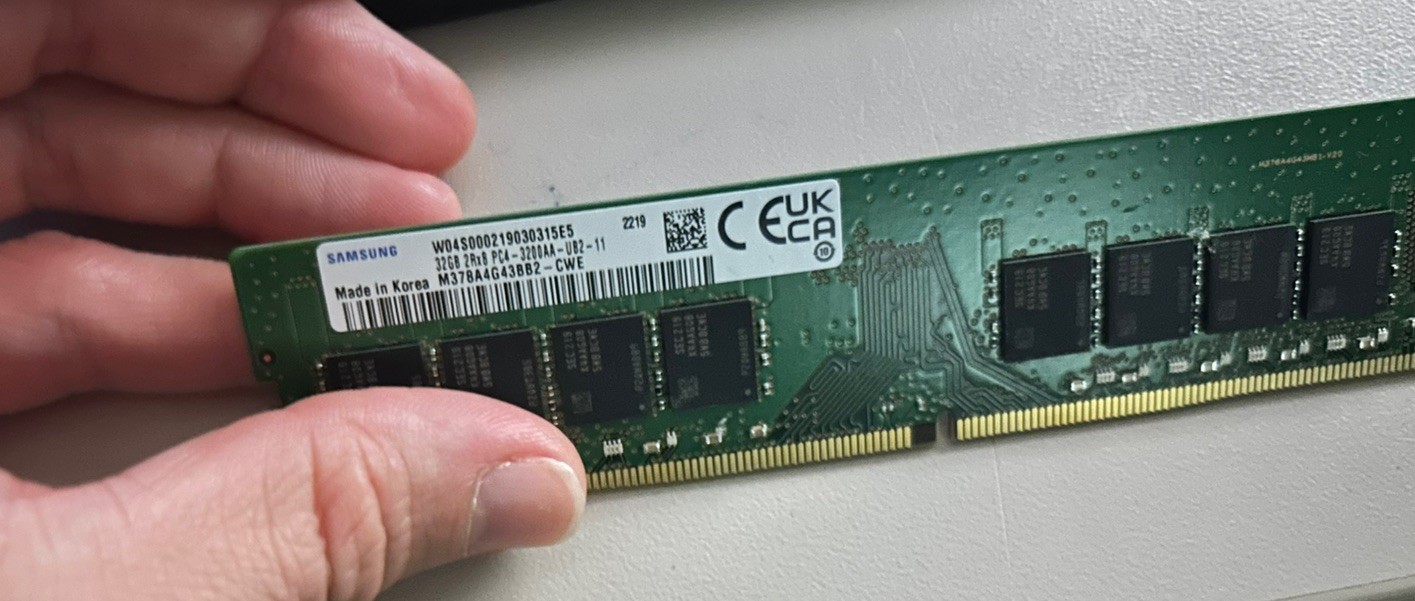 Samsung 32GB (1x32GB) RAM DDR4 3200MHz    1 stick