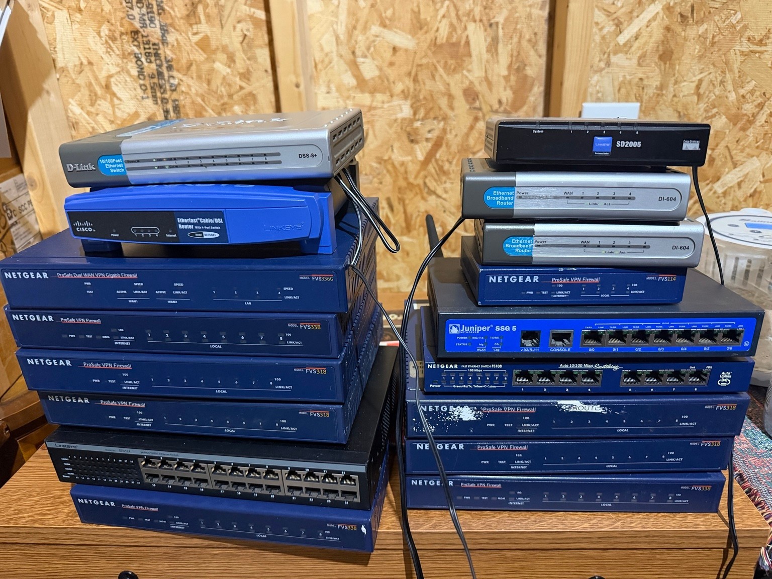 NETGEAR Juniper Networking Lot + Thrane EXPLORER 700 527 Satellite Tested NETGEAR Juniper Networking Lot + Thrane EXPLORER 700 527 Satellite Tested