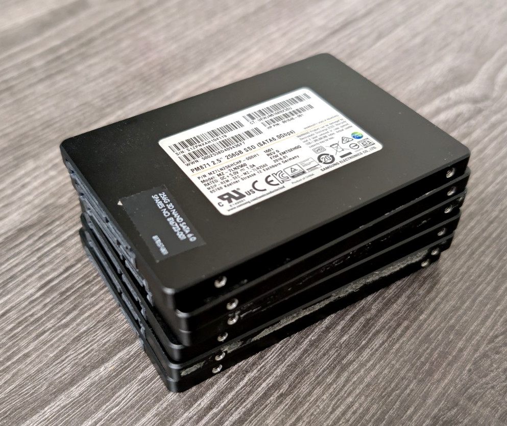 Lot of 6 Samsung PM871 256GB 2.5” SATA 6Gbps SSD MZ-7LN2560