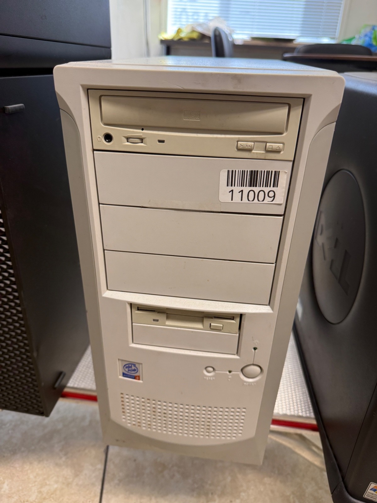 Vintage Desktop No Brand-Pentium 4-512MB Ram 40GB HDD ATI R200 Fire GFx OS W98E