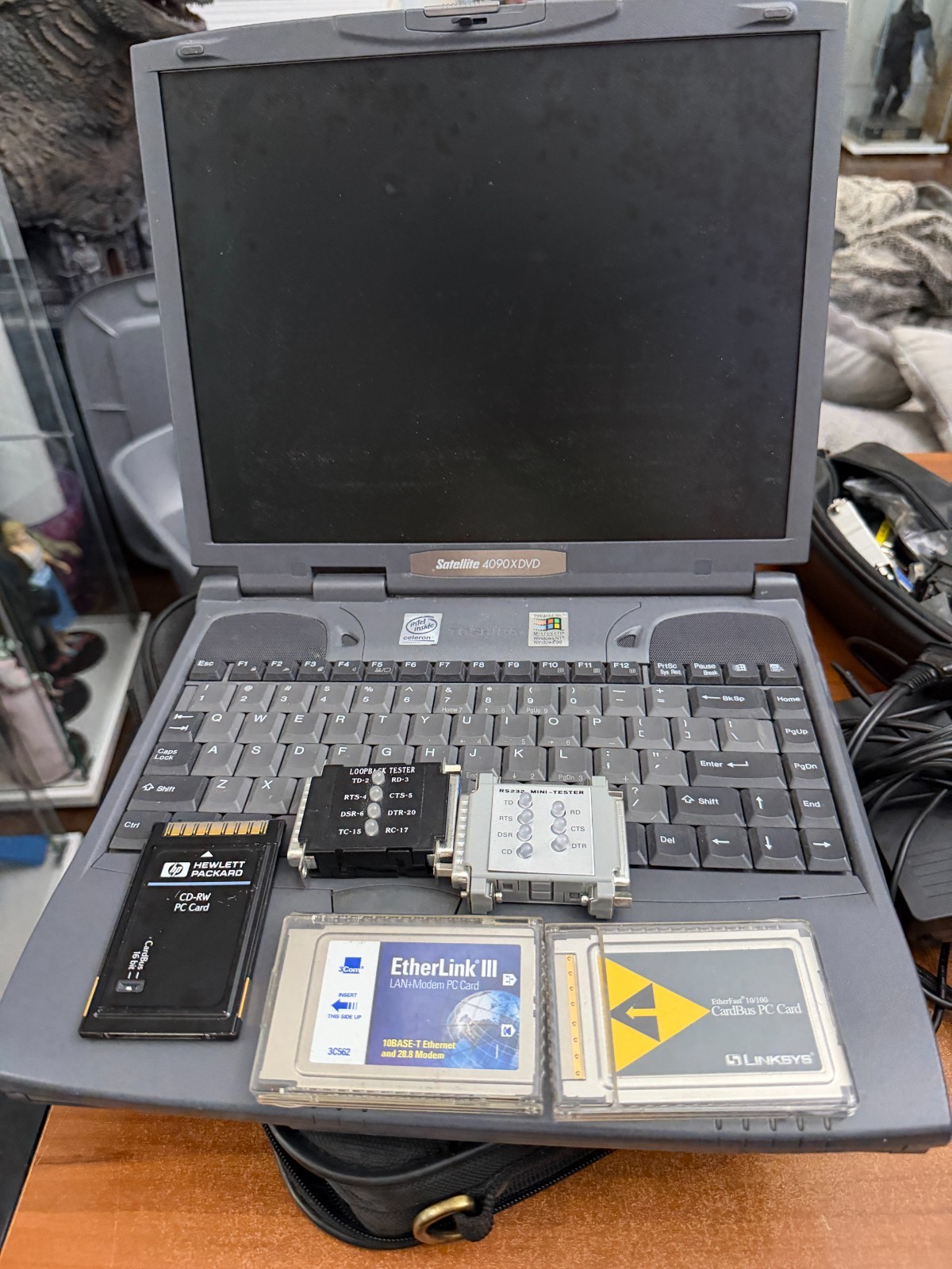 Vintage Toshiba Satellite 4090XDVD Intel Celeron 400Mhz Retro - Powers up Cards