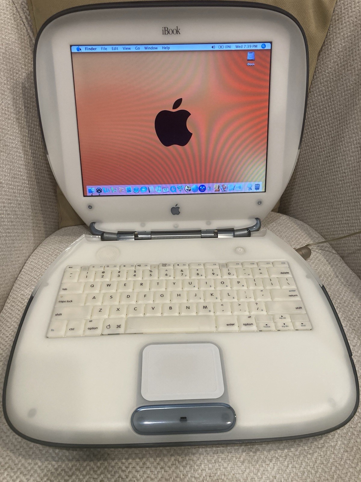 Vintage Apple iBook Clamshell Graphite 466MHz 60GB HD 128 Ram OS 9 & 10 Vintage Apple iBook Clamshell Graphite 466MHz 60GB HD 128 Ram OS 9 & 10