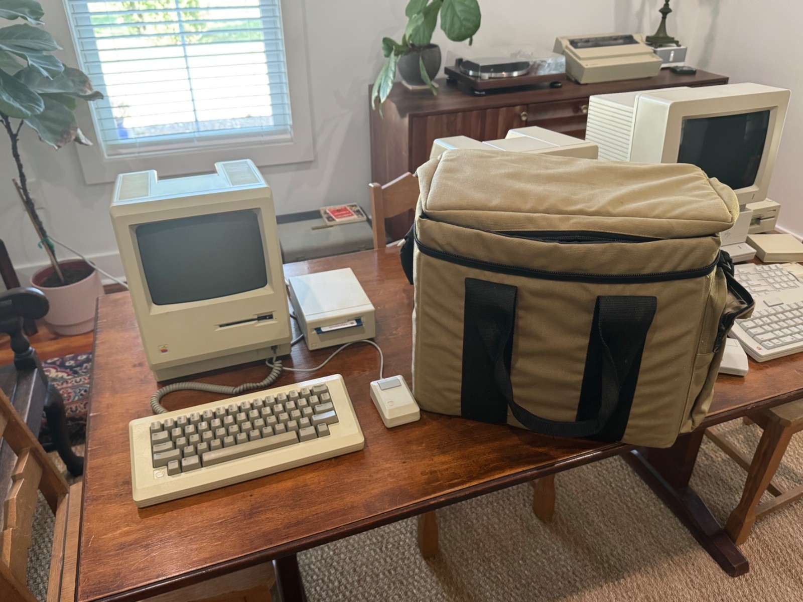 Apple Macintosh 512K 1MB MacSnap SCSI 128K ROM 800K + 400K Drive Keyboard Mouse Apple Macintosh 512K 1MB MacSnap SCSI 128K ROM 800K + 400K Drive Keyboard Mouse