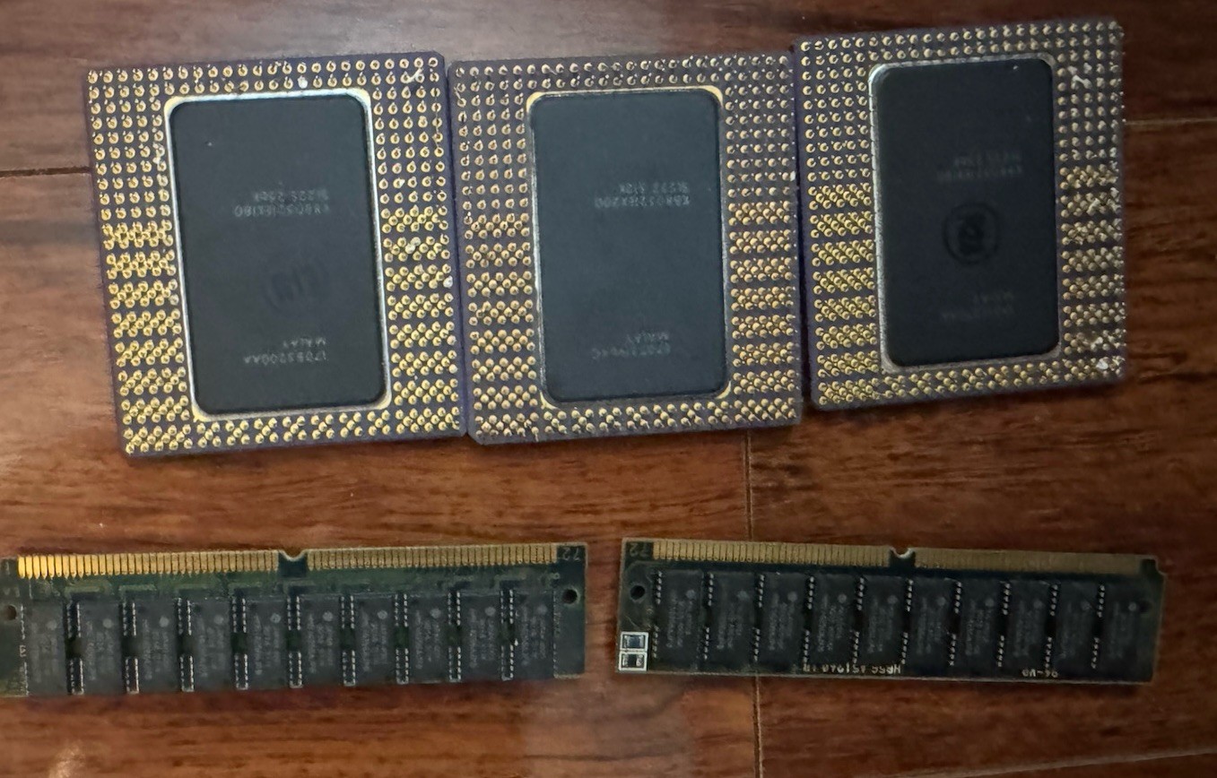 Vintage Intel Pentium Pro CPU Lot 3 Gold Ceramic Processors + 2 RAM Untested Vintage Intel Pentium Pro CPU Lot 3 Gold Ceramic Processors + 2 RAM Untested