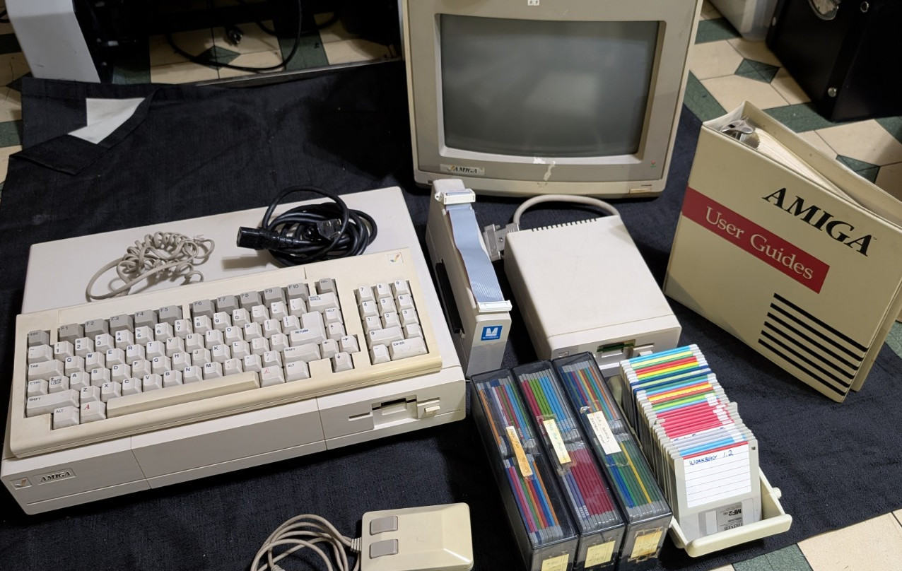Amiga 1000 Computer w/ Monitor Keyboard Mouse Disc Drive Sidecar Expansion Discs Amiga 1000 Computer w/ Monitor Keyboard Mouse Disc Drive Sidecar Expansion Discs