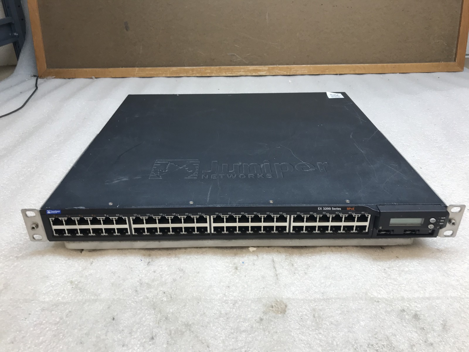 Juniper EX 3200 Series EX3200-48T 48 Port 8PoE Ethernet Switch w Rack Ears Juniper EX 3200 Series EX3200-48T 48 Port 8PoE Ethernet Switch w Rack Ears