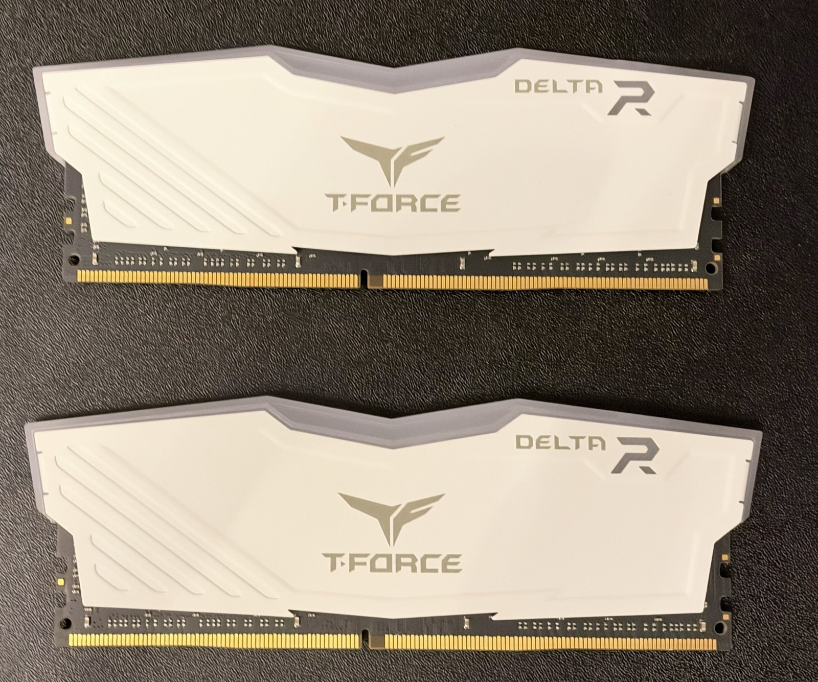 TEAMGROUP T-Force Delta RGB RAM DDR4 64GB (2x32GB) 3600MHz CL18