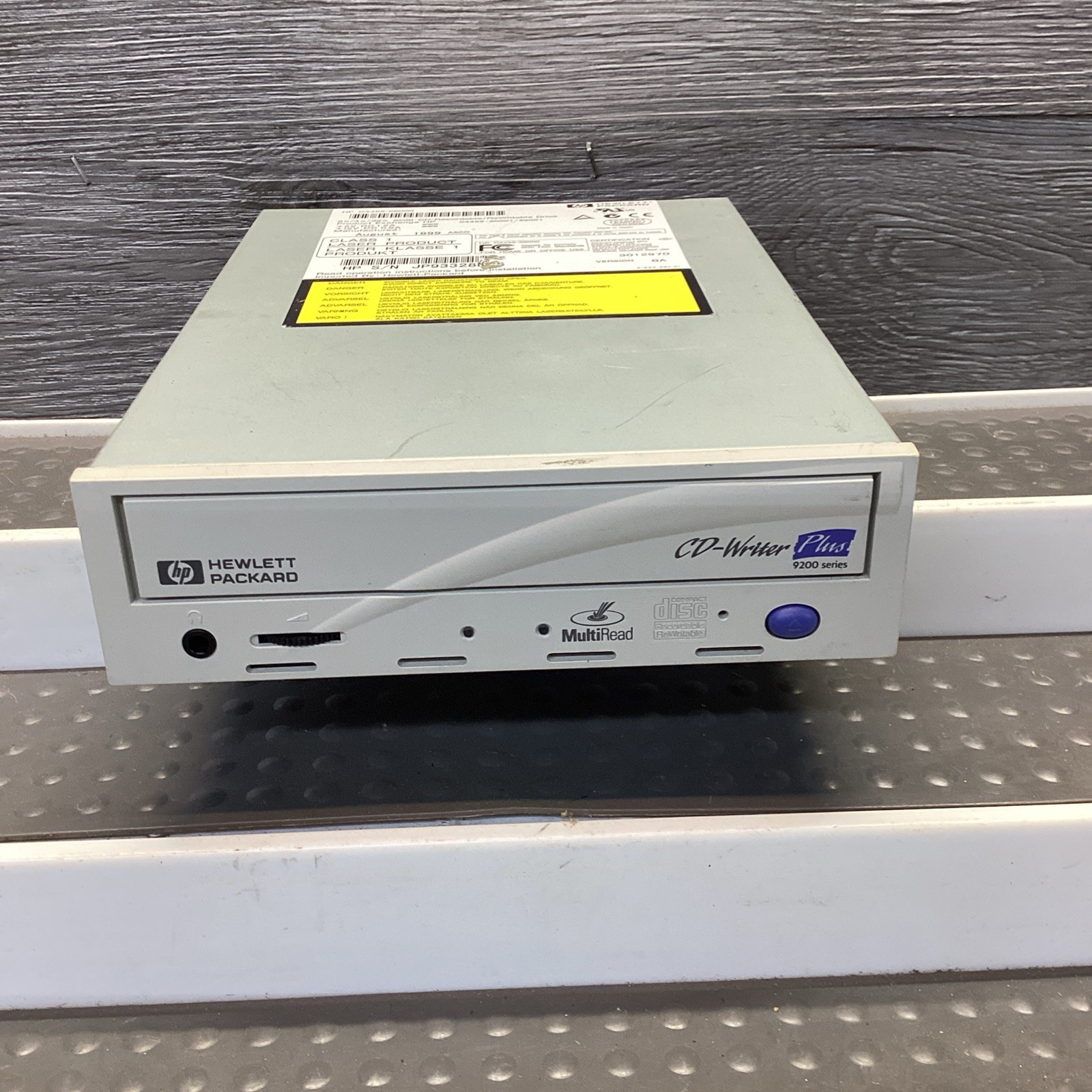 Vintage HP CD Writer Plus Internal SCSI CD RW Burner Drive C4455-56000 8x4x32 Vintage HP CD Writer Plus Internal SCSI CD RW Burner Drive C4455-56000 8x4x32