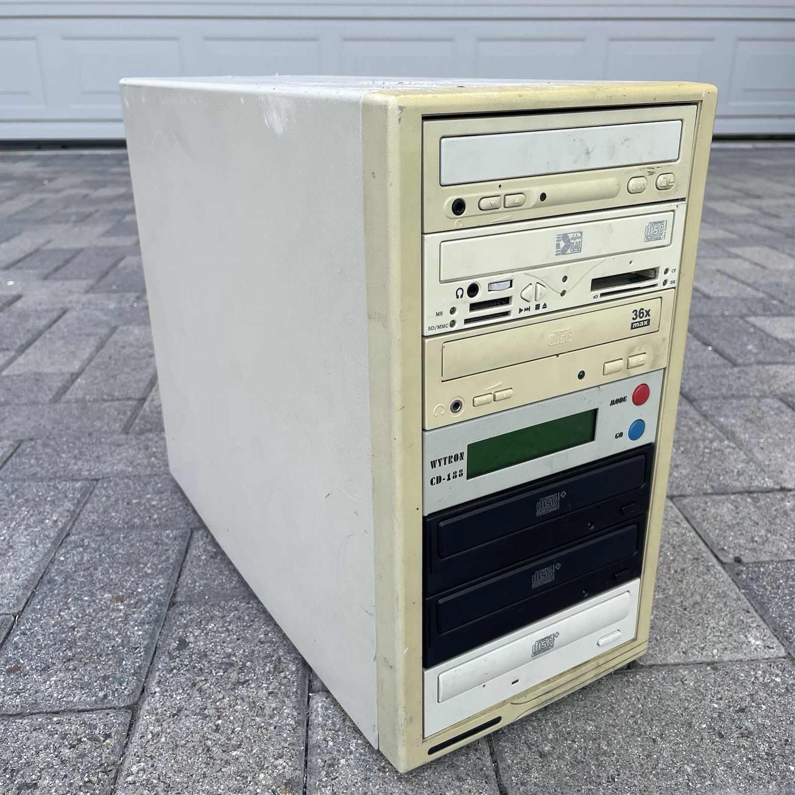 Vintage Case CD/DVD Duplicator