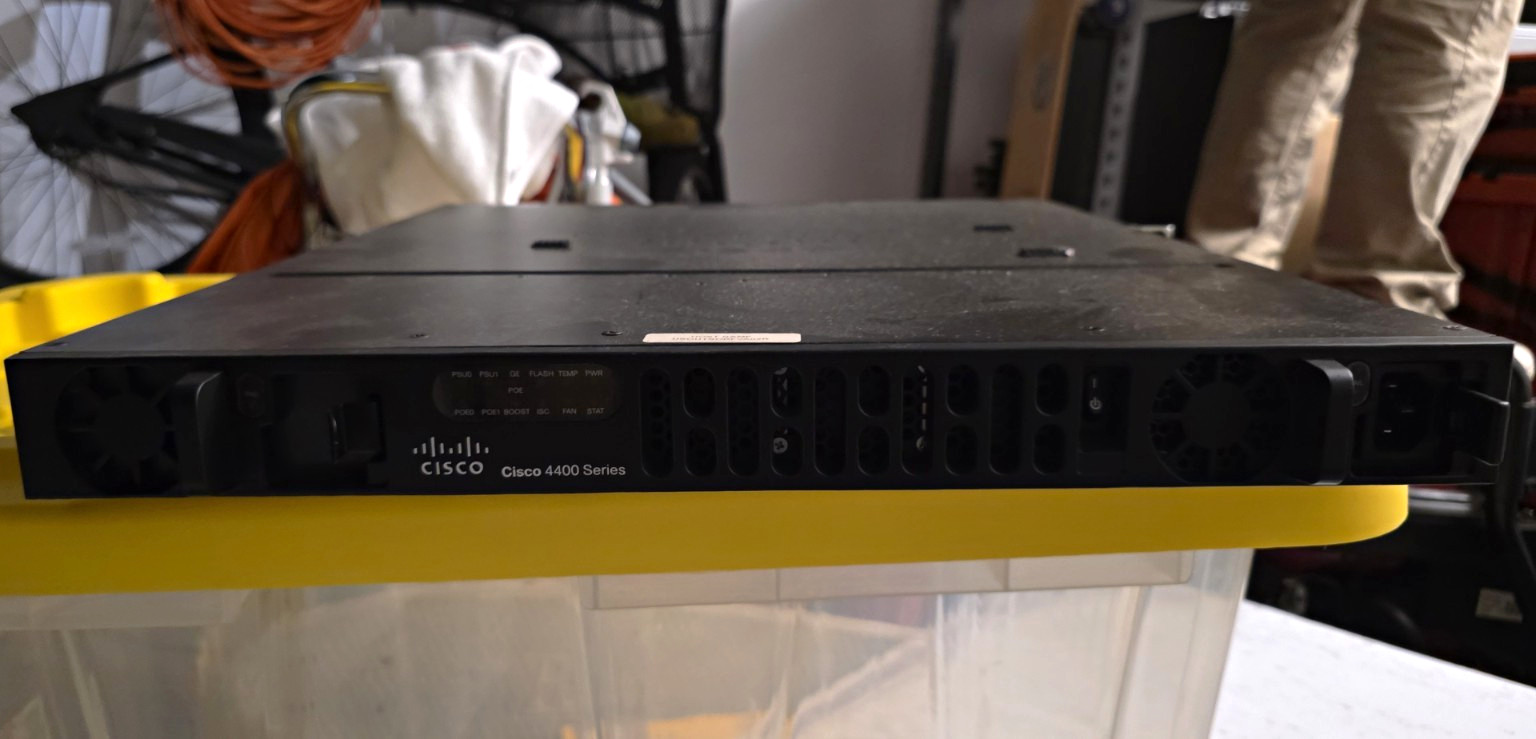 Cisco ISR4431/K9 V02 4400 Series Rack Mount L3 1Gbps Router 3 LAN RJ-45 Cisco ISR4431/K9 V02 4400 Series Rack Mount L3 1Gbps Router 3 LAN RJ-45