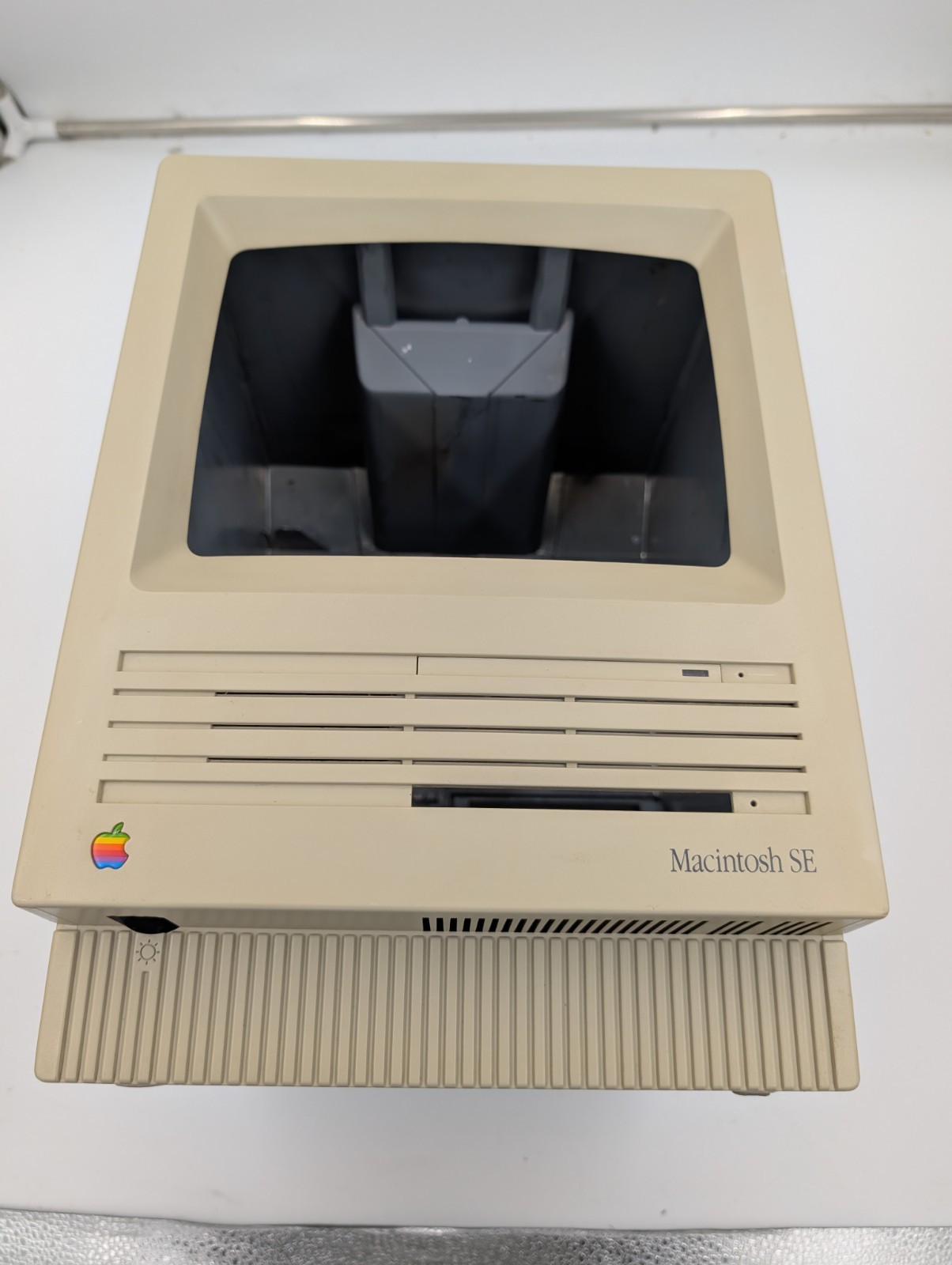 Apple Macintosh SE Vintage Mac Computer Shell Front/Back Only (260201) Apple Macintosh SE Vintage Mac Computer Shell Front/Back Only (260201)