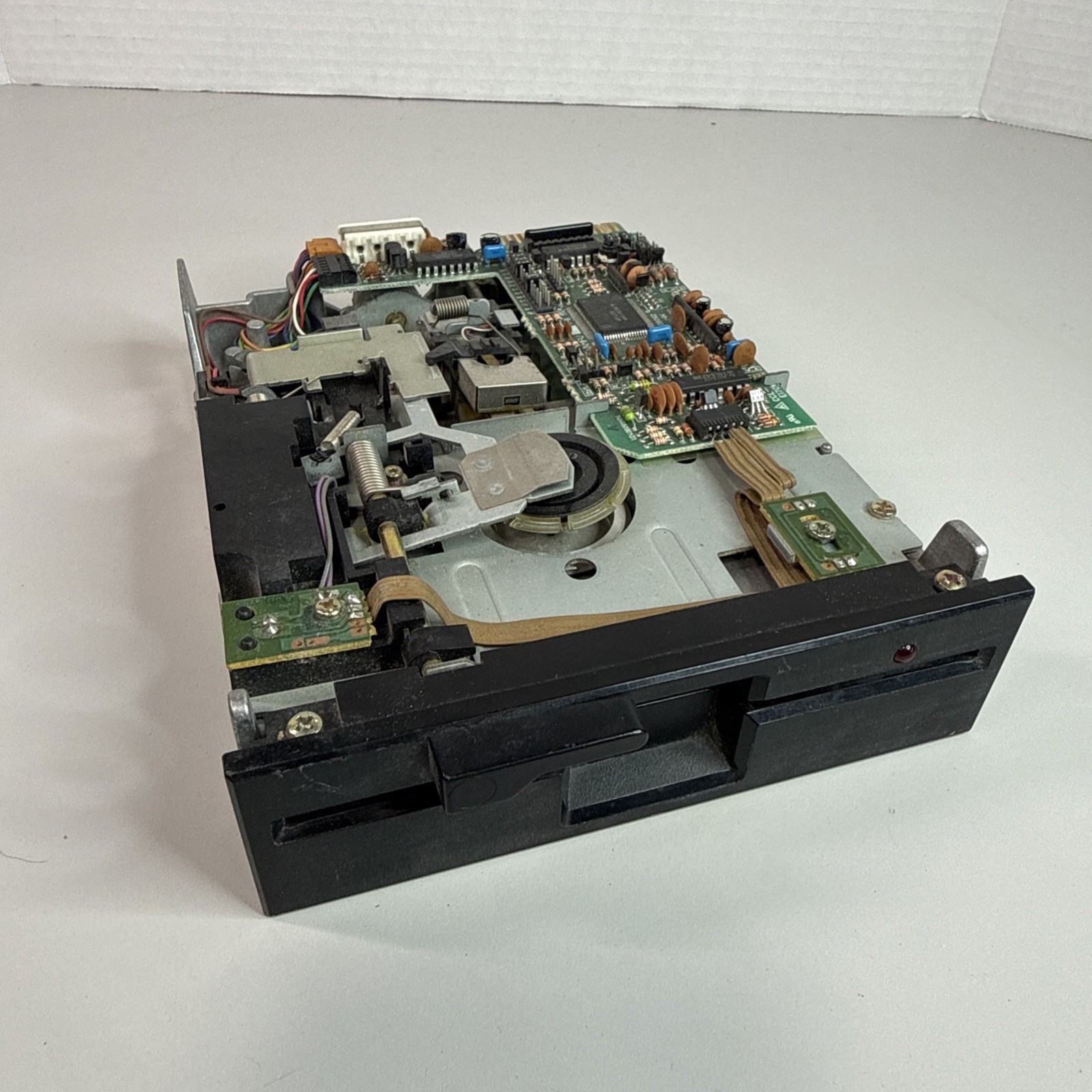 Vintage Mitsubishi MF501C-312U 5.25 floppy disk drive 1988 Japan.’ Vintage Mitsubishi MF501C-312U 5.25 floppy disk drive 1988 Japan.’
