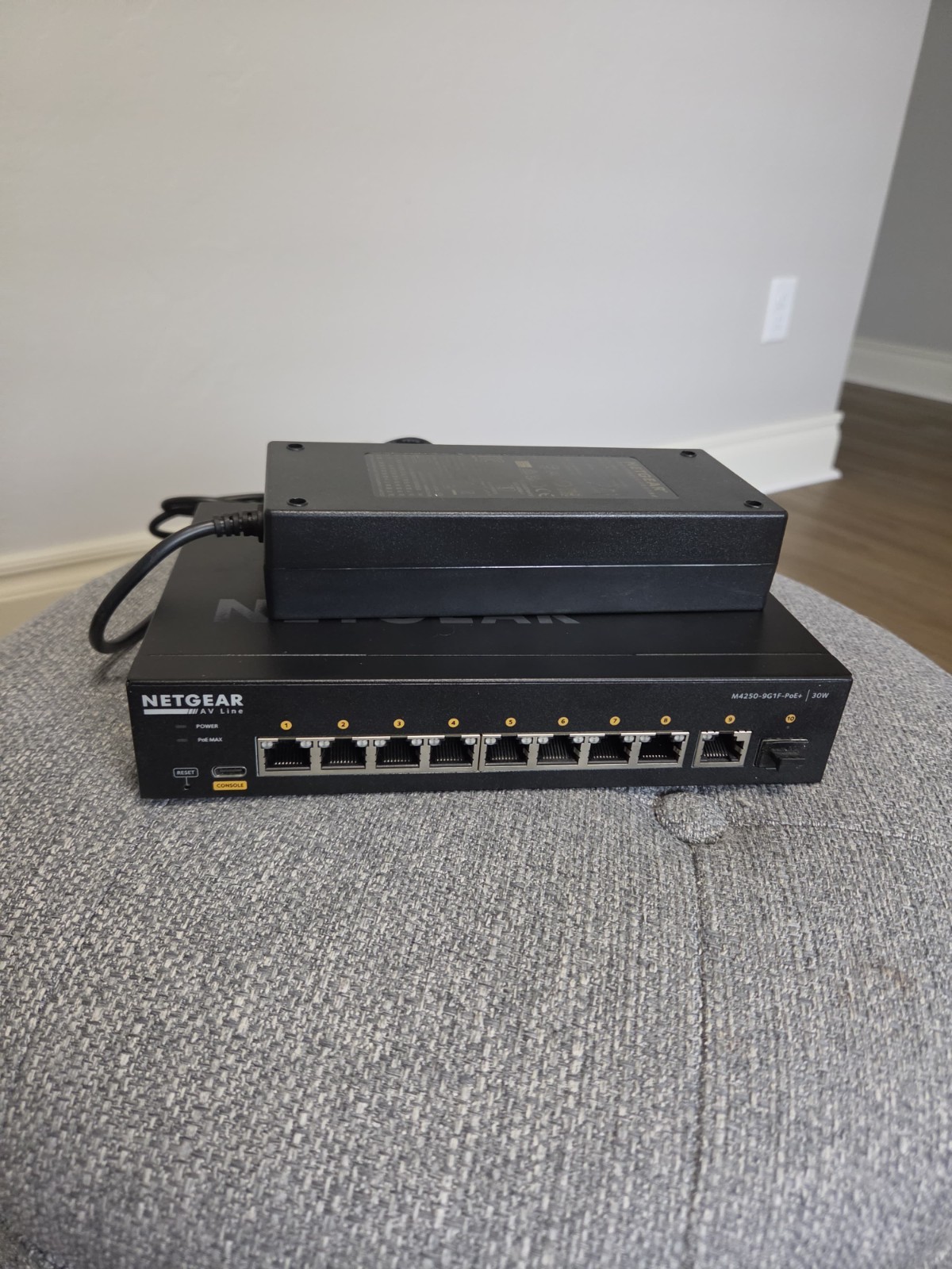 Netgear AV Line M4250-9G1F-PoE+ GSM4210PD 10-Port PoE+ Managed L3 Network Switch