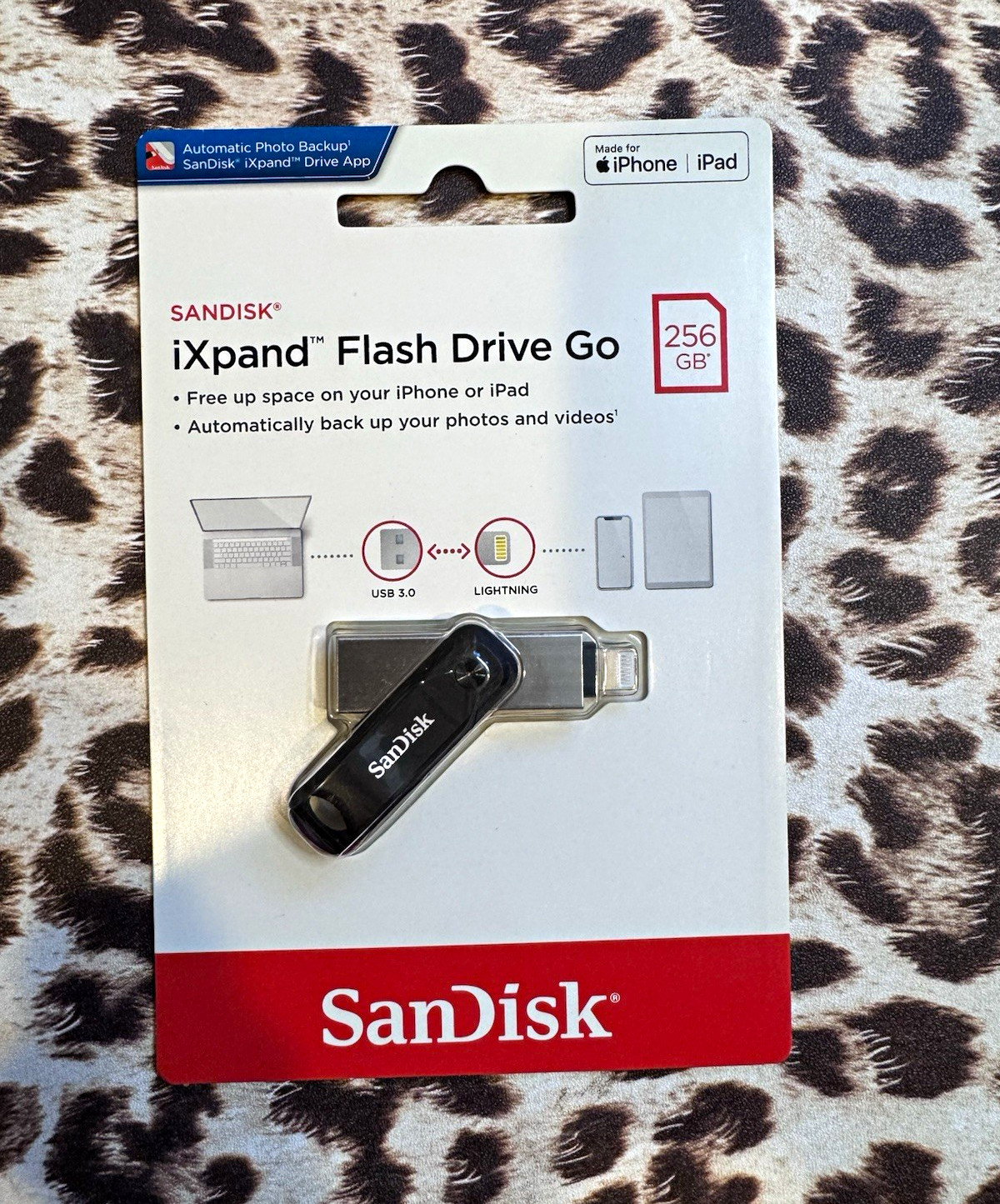 SanDisk iXpand Flash Drive Go 256GB USB 3.0/Lightning Auto Backup Swivel