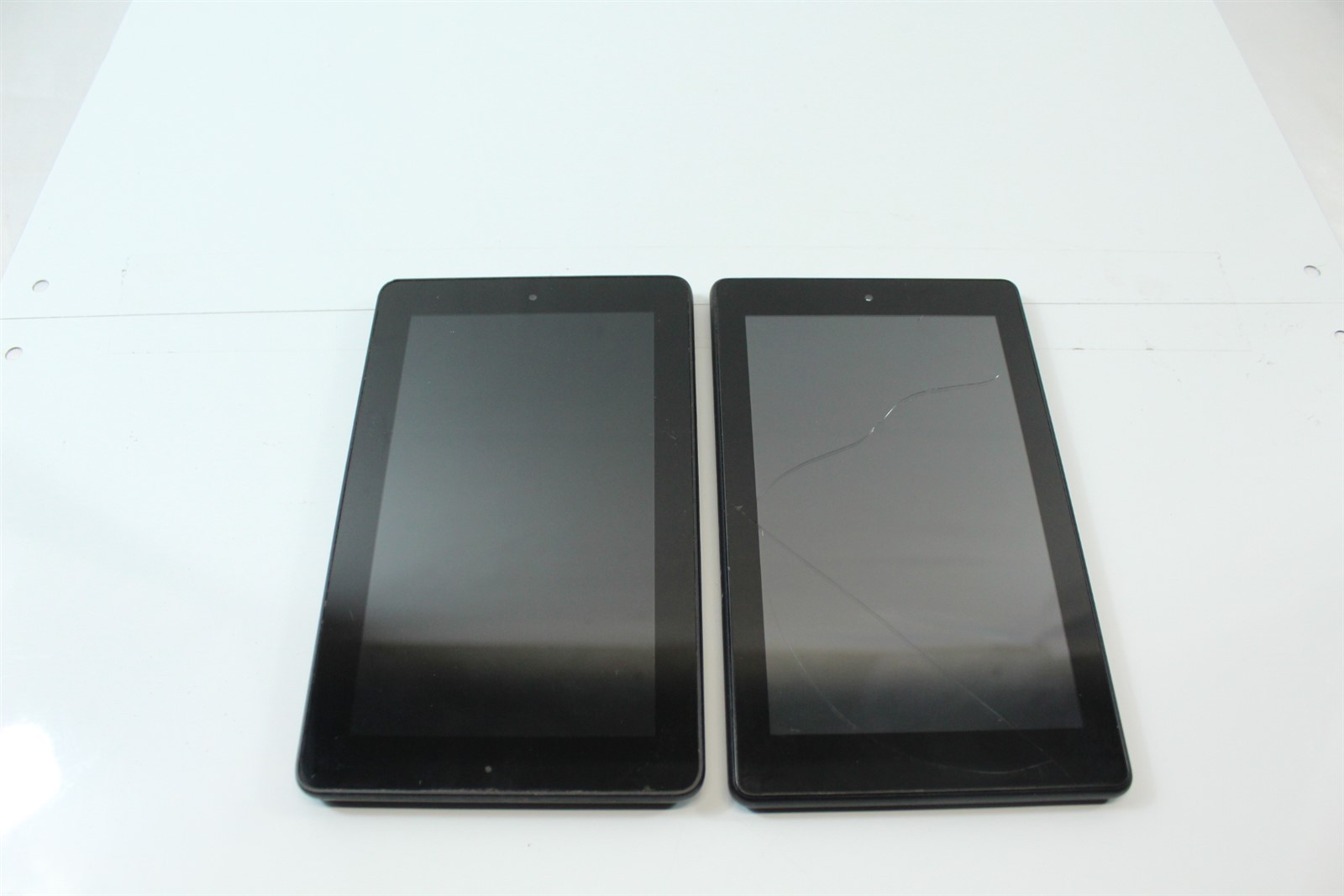 Vintage Electronics Tablet & Reader Lot of 2 Selling For Parts Repair As Is Vintage Electronics Tablet & Reader Lot of 2 Selling For Parts Repair As Is