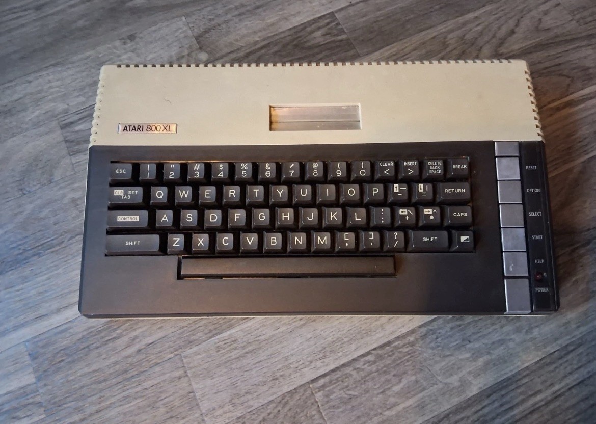 Atari 800XL Computer Bundle Tested Fully Working Atari 800XL Computer Bundle Tested Fully Working