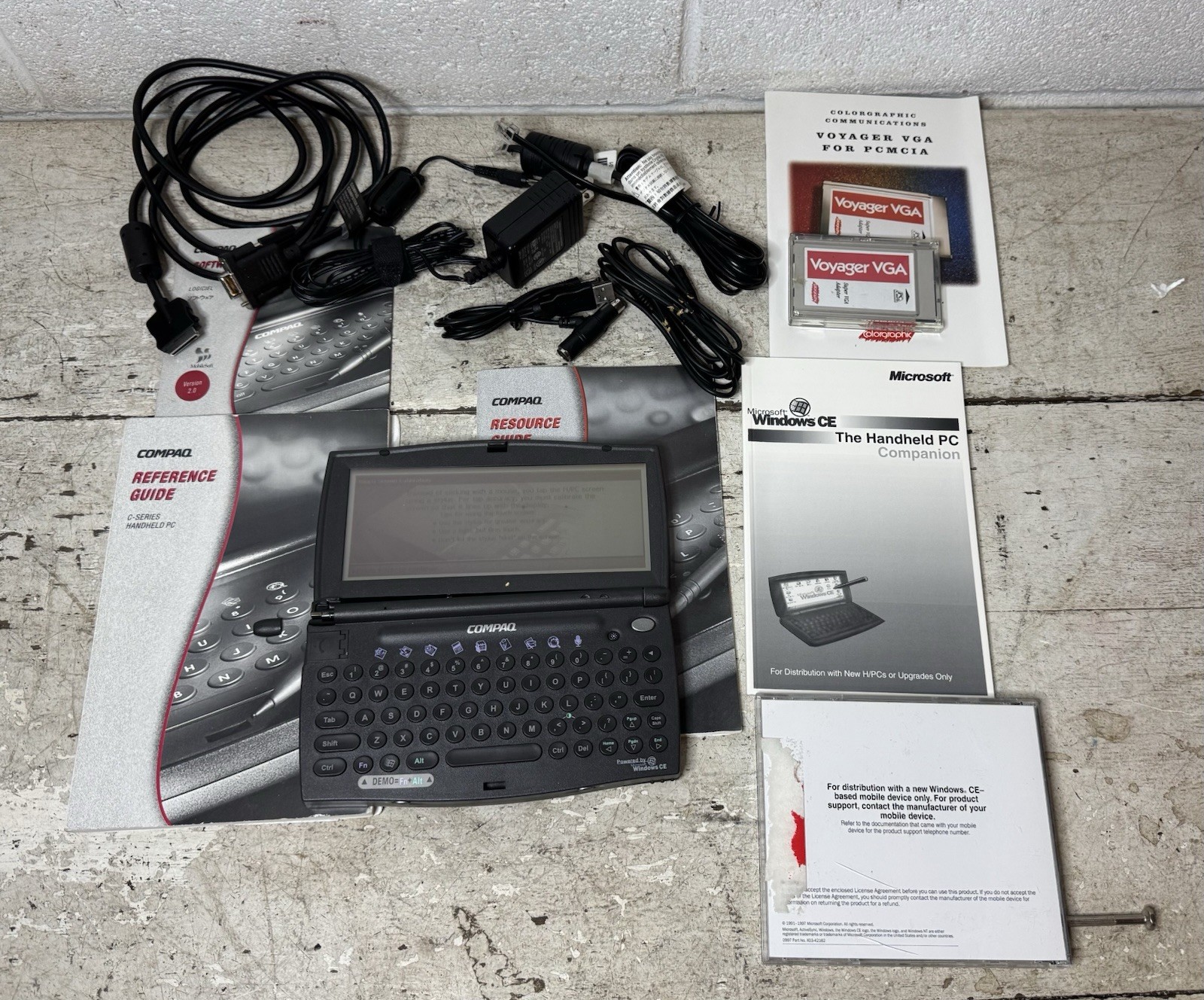 Vintage Compaq 2930A Handheld Computer PC Software Accessories Voyager VGA