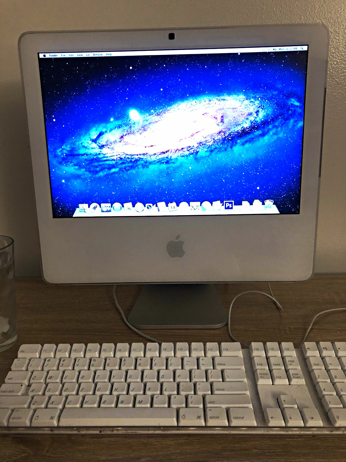 Vintage 2006 17” iMac w/ Apple Keyboard - It Works