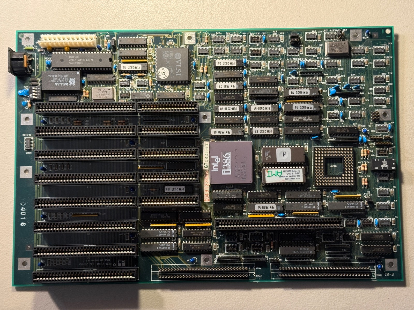Vintage Intel 386 DX-25 Motherboard - Works Vintage Intel 386 DX-25 Motherboard - Works